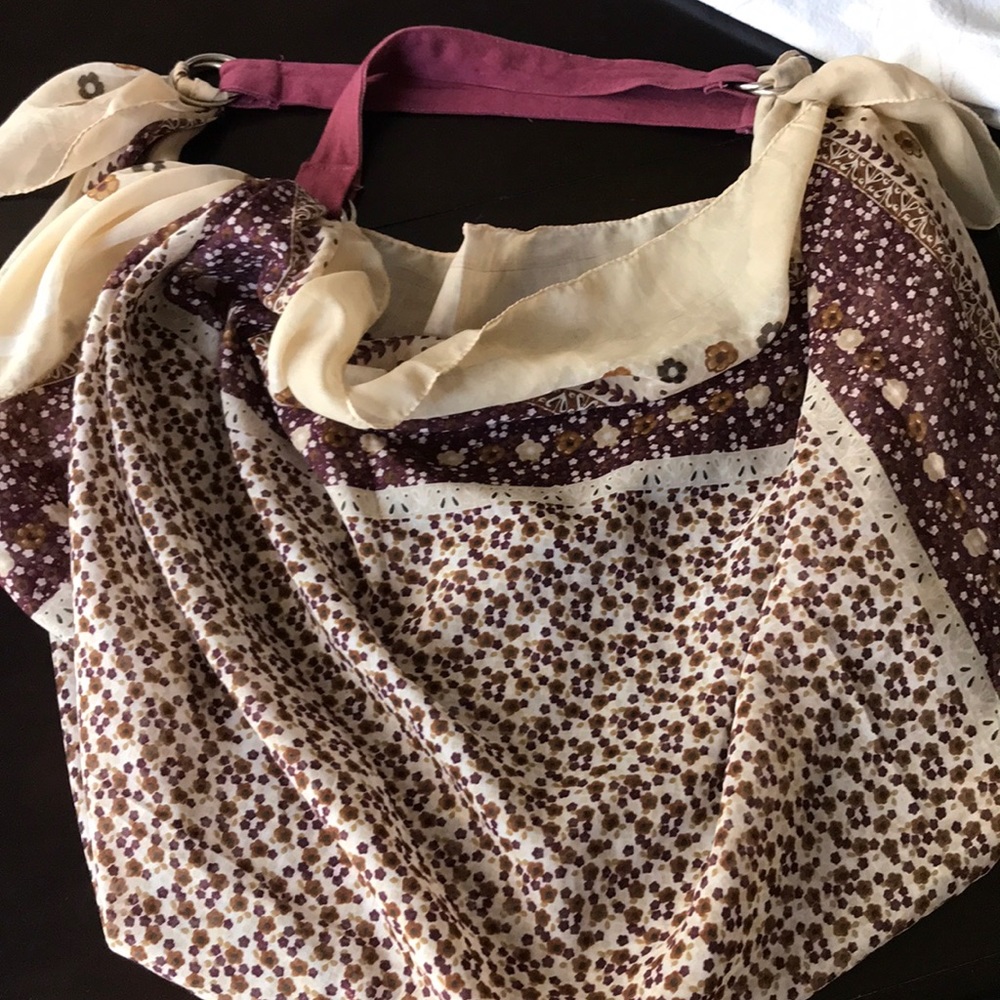 Free flowing purse perfect for outings